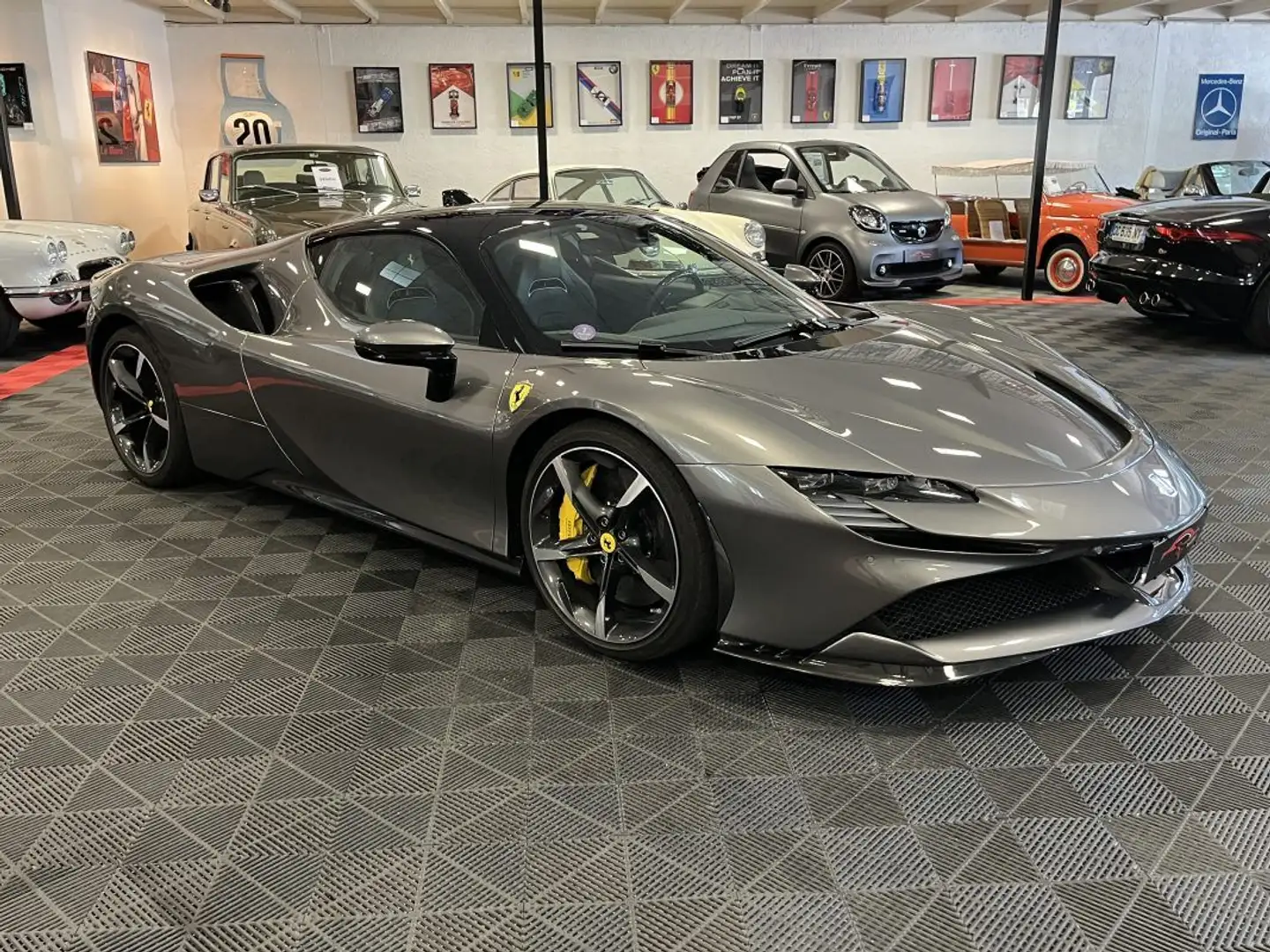 Ferrari SF90 Stradale 4.0i - 32V V8 BI-TURBO HYBRID Grijs - 1