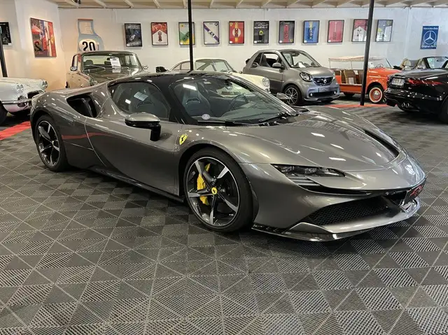 Ferrari SF90 Stradale 4.0i - 32V V8 BI-TURBO HYBRID