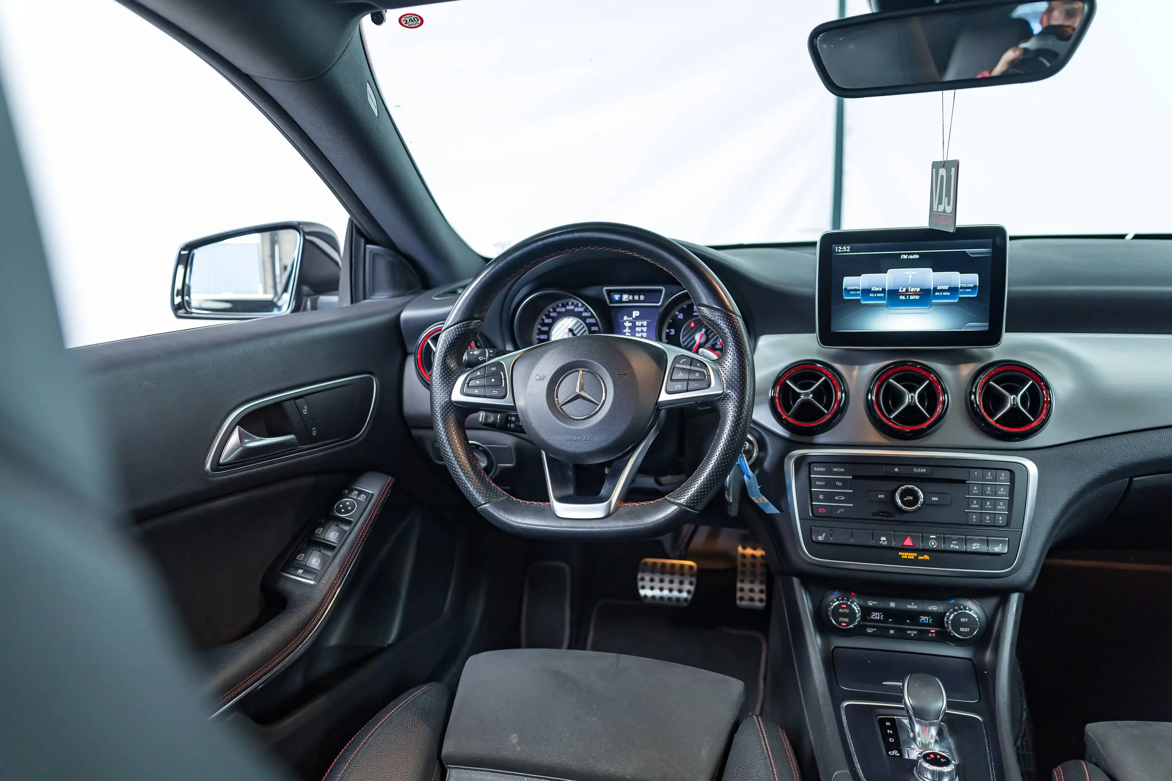 Mercedes-Benz CLA 45 AMG SHOOTING BREAK|4-MATIC|HEATEDSEATS|CAMERA|CC| — photo 17