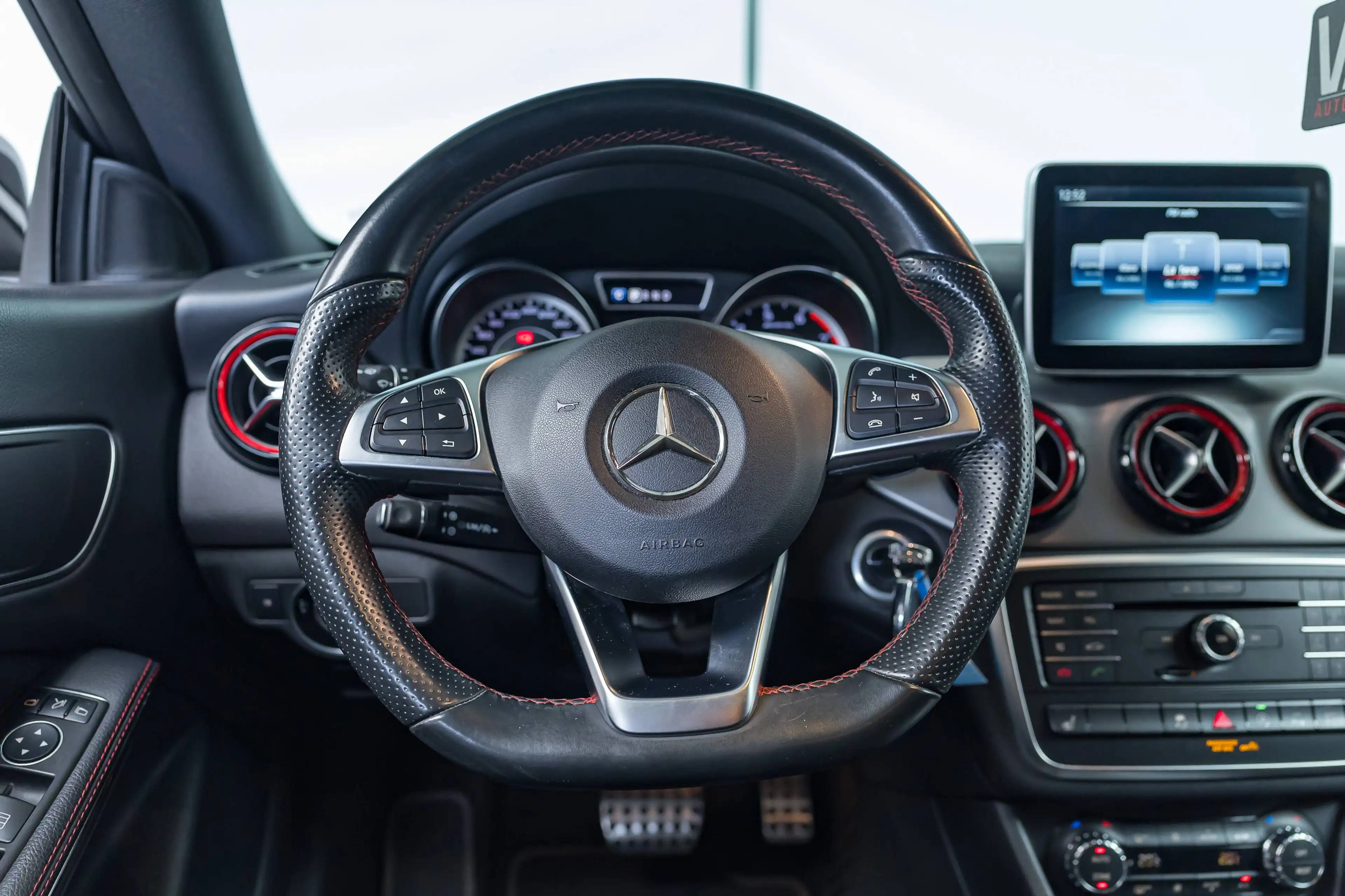 Mercedes-Benz CLA 45 AMG SHOOTING BREAK|4-MATIC|HEATEDSEATS|CAMERA|CC| — photo 18