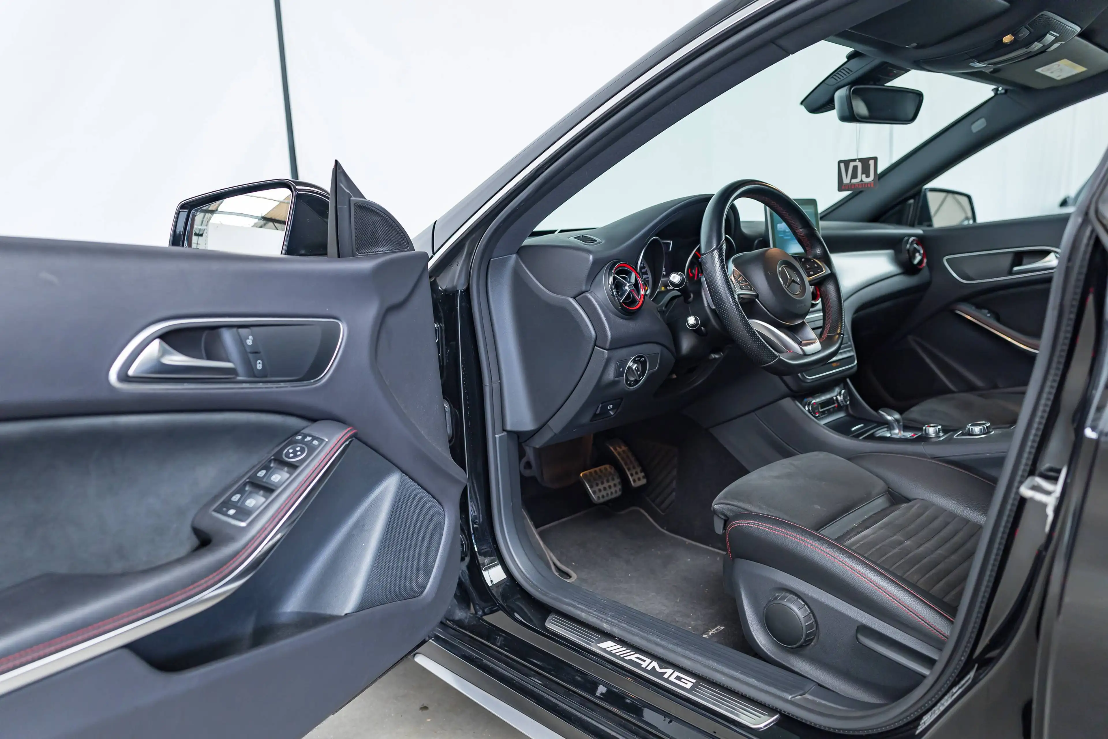 Mercedes-Benz CLA 45 AMG SHOOTING BREAK|4-MATIC|HEATEDSEATS|CAMERA|CC| — photo 19