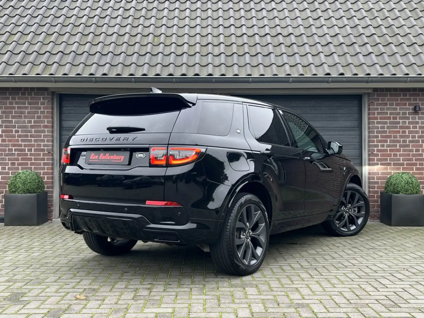 Land Rover Discovery Sport P300E R Dynamic SE AWD Black Pano 360 Noir - 2