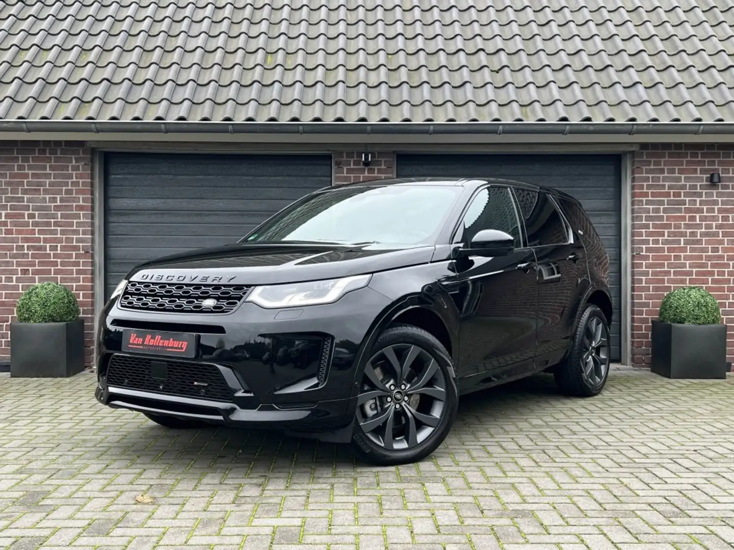 Land Rover Discovery Sport P300E R Dynamic SE AWD Black Pano 360 Noir - 1