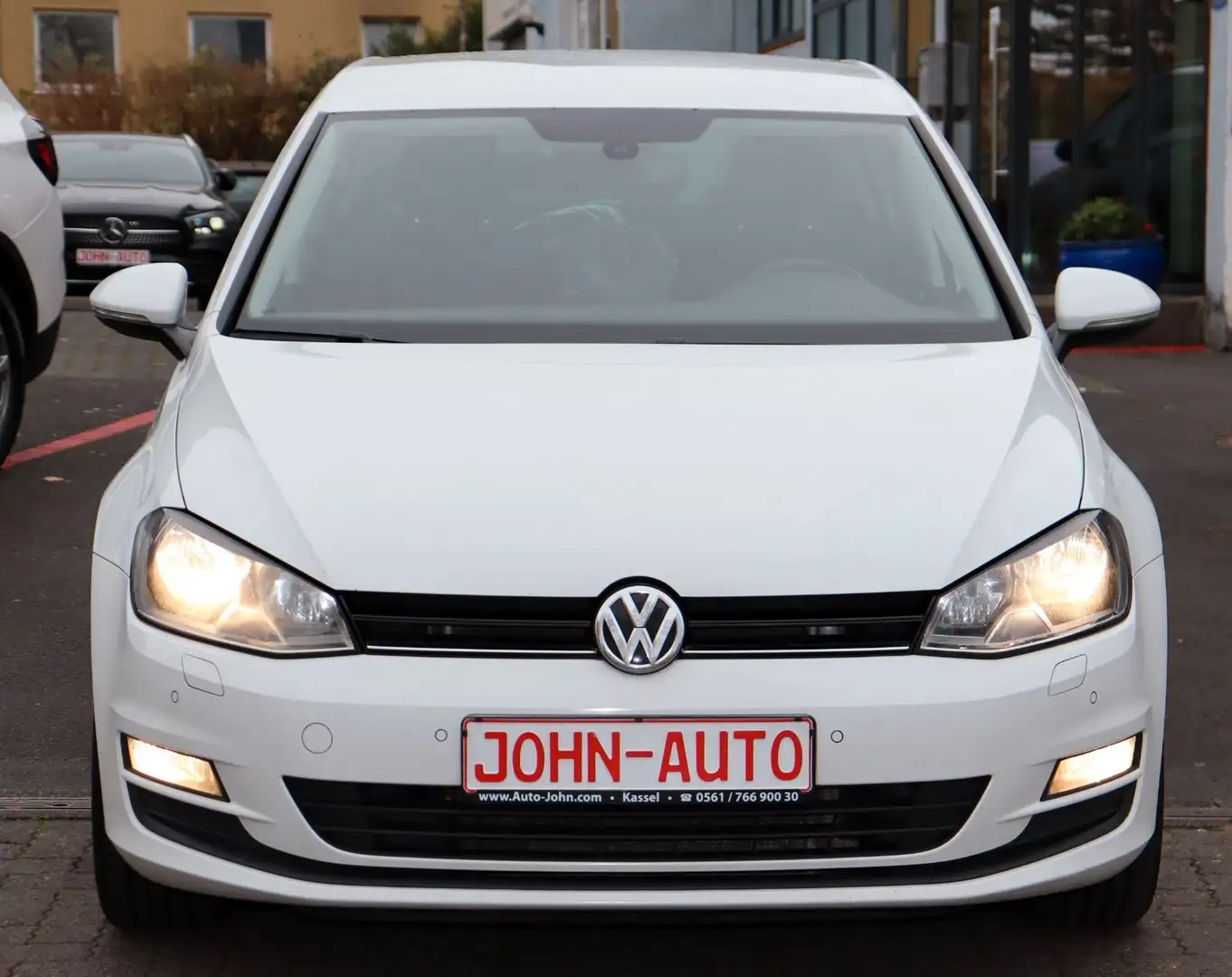 Volkswagen Golf VII Lim. Cup BMT *1.Hd*SITZHZG*KLIMAATM*CAM Weiß - 2