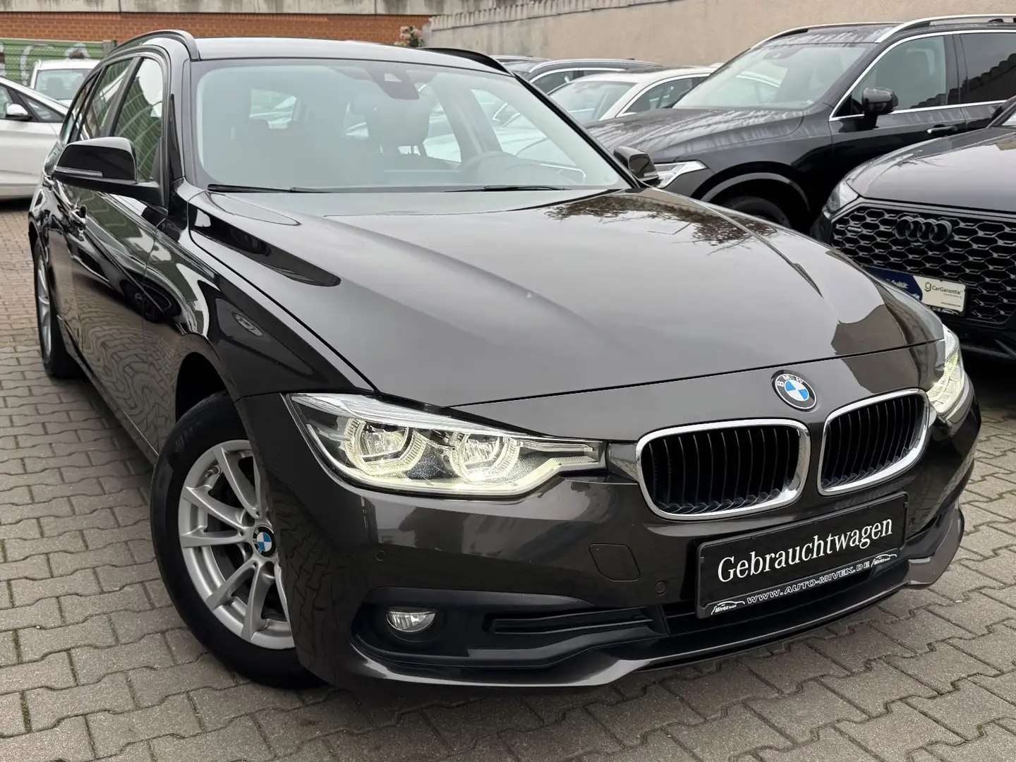 BMW 320 d touring Advantage Autom.LED NAVI Grau - 2