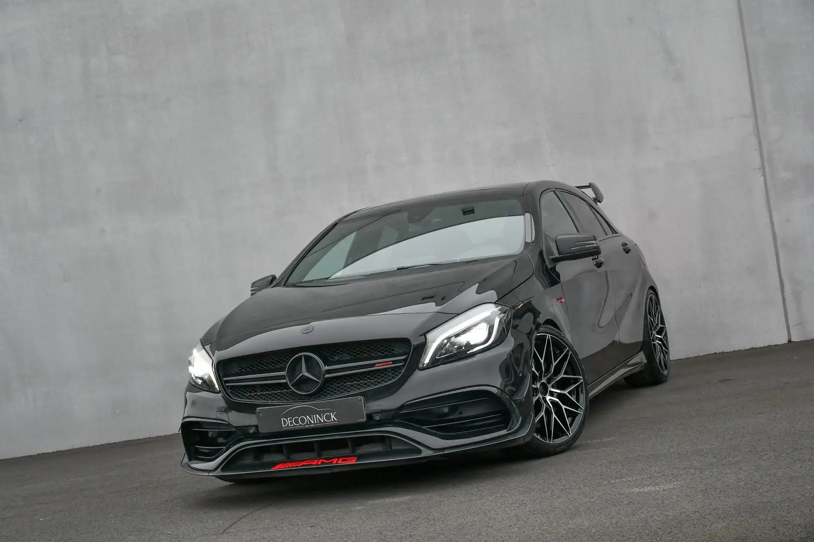 Mercedes-Benz A 45 AMG *4-MATIC*PANO*HARMAN KARDON*AERO PACK*EDITION ONE* Zwart - 1
