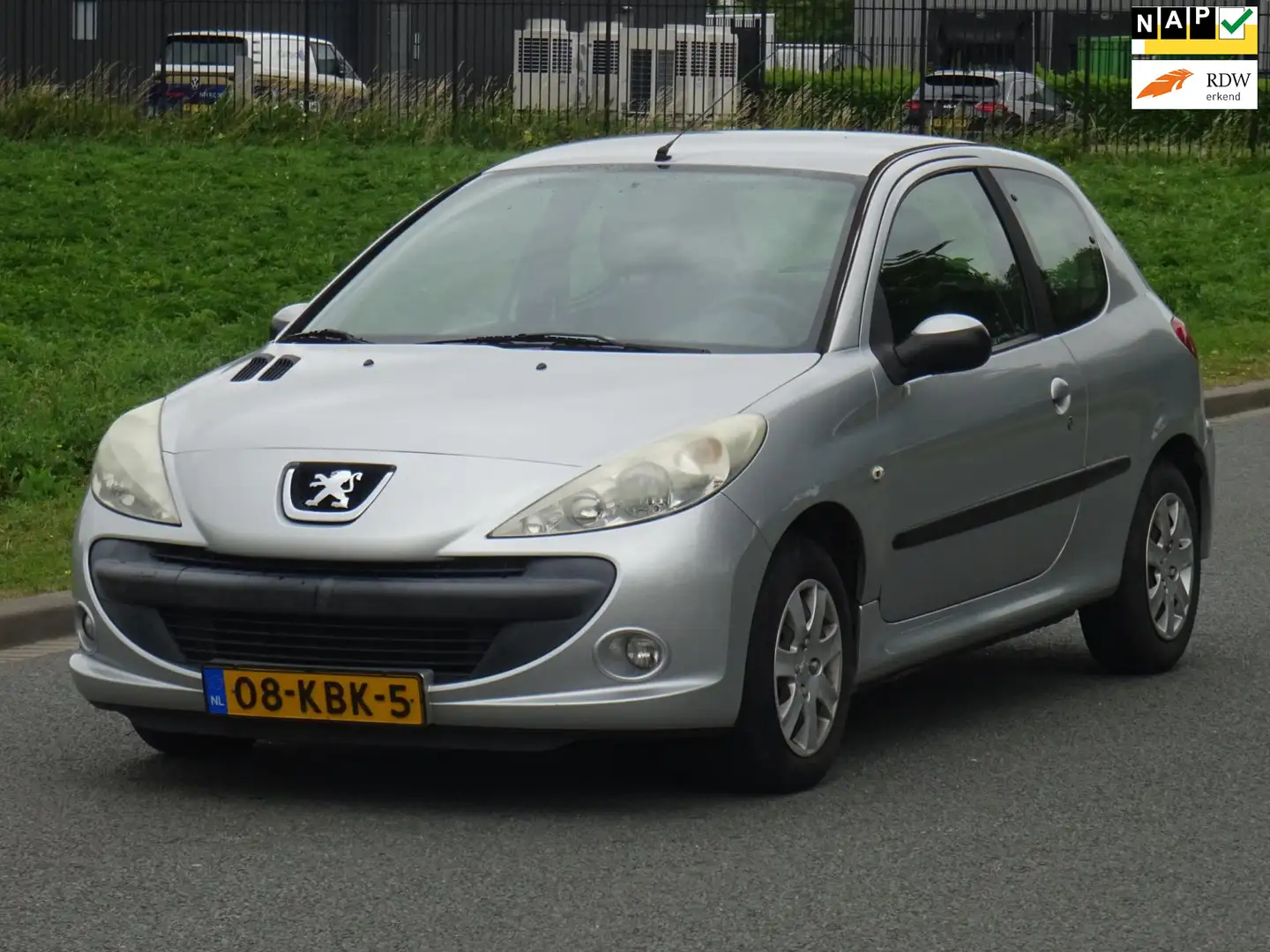 Peugeot 206 + 1.4 XS BJ2009 NAP/AIRCO/ELEKRAM/APK 06-2026 Grijs - 1