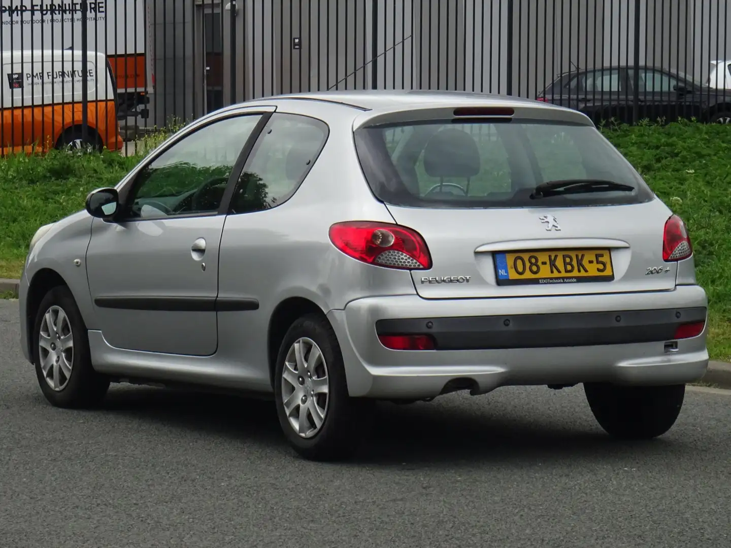 Peugeot 206 + 1.4 XS BJ2009 NAP/AIRCO/ELEKRAM/APK 06-2026 Grijs - 2