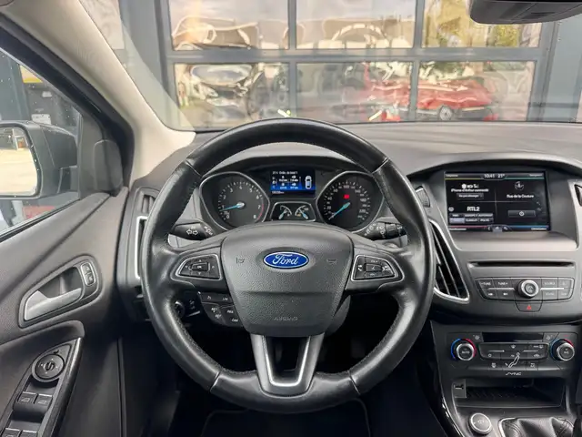 Ford Focus view 8