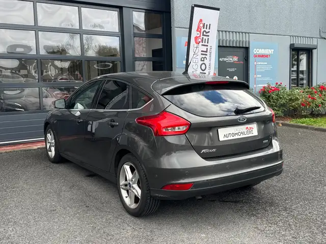 Ford Focus view 4