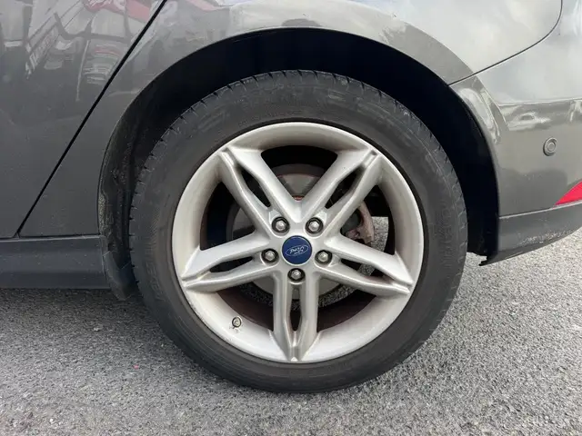 Ford Focus view 27