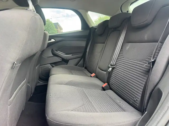 Ford Focus view 11