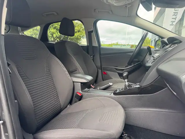 Ford Focus view 10