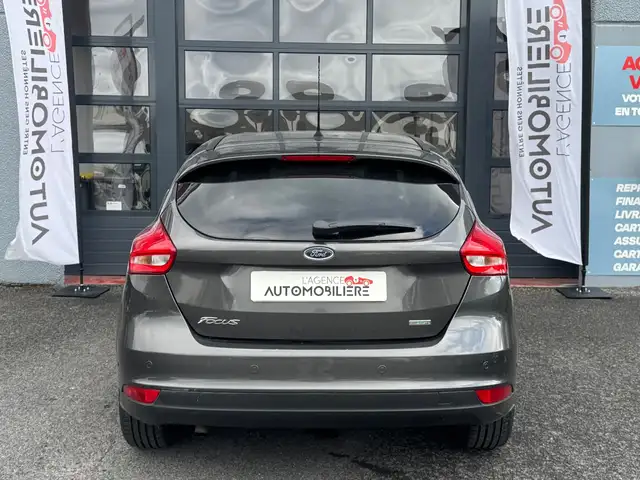 Ford Focus view 6
