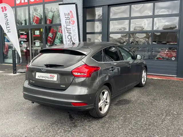 Ford Focus view 5