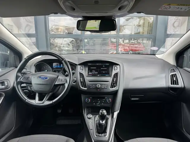 Ford Focus view 7