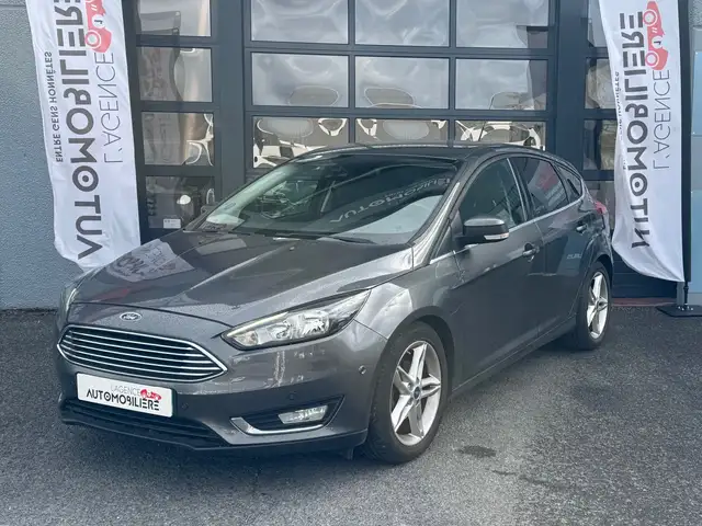 Ford Focus view 2