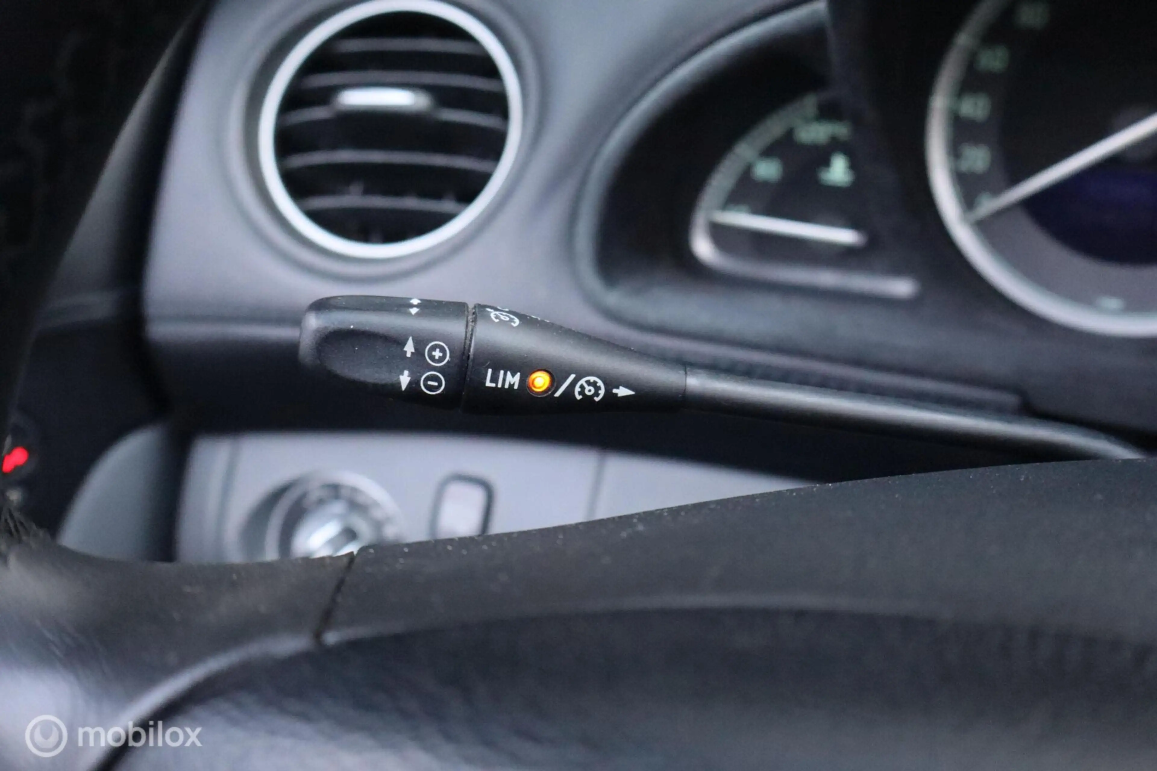 Mercedes-Benz SL 500 — photo 14
