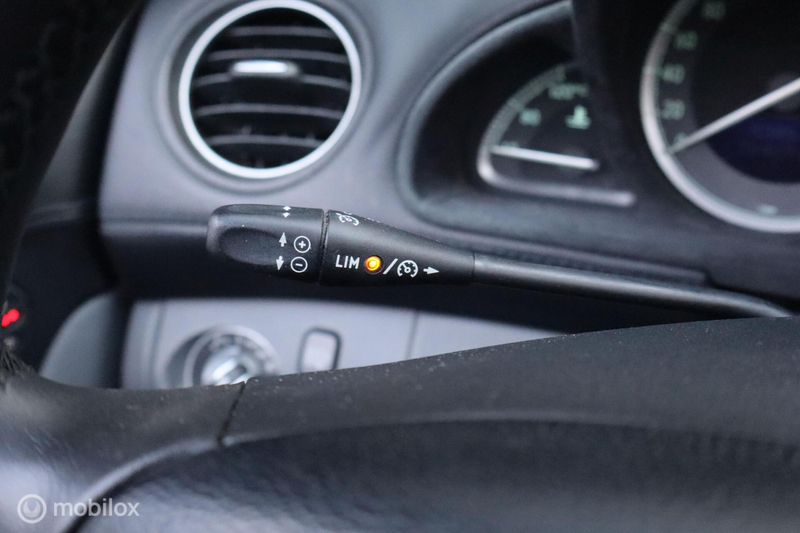 Mercedes-Benz SL 500 — photo 14