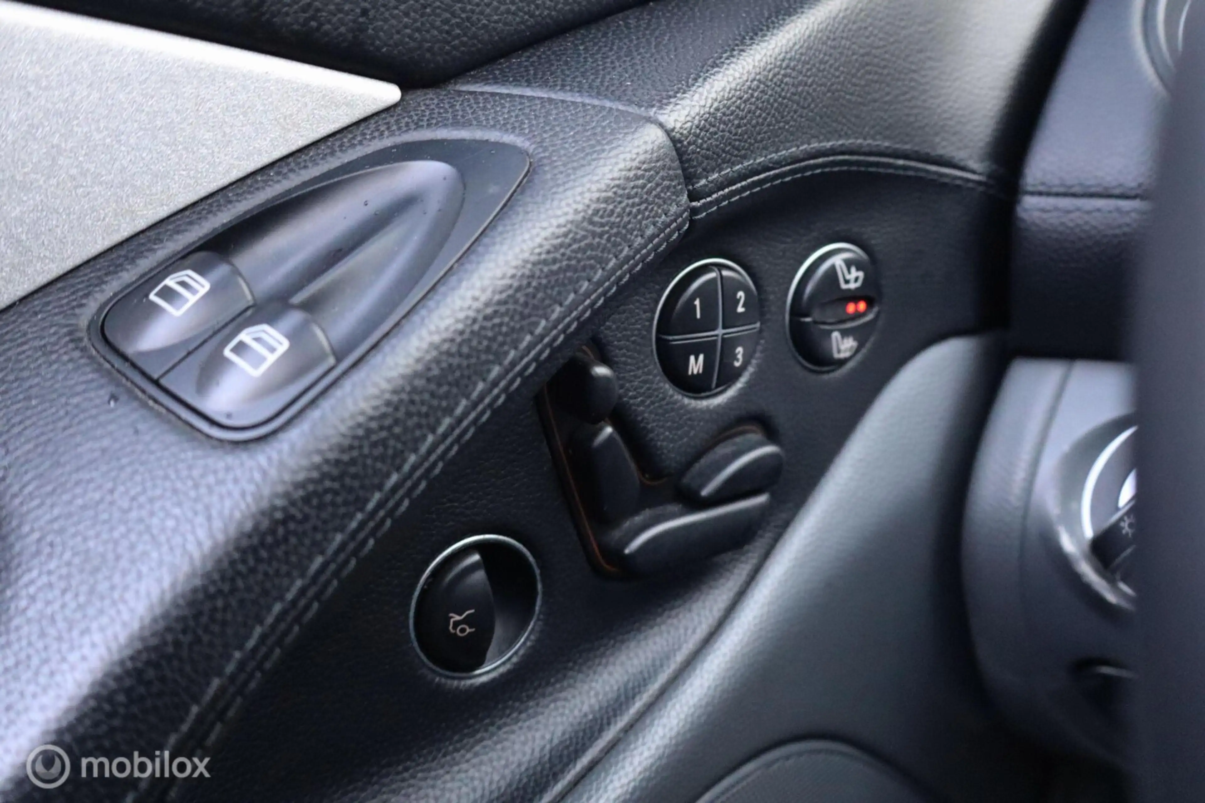 Mercedes-Benz SL 500 — photo 15
