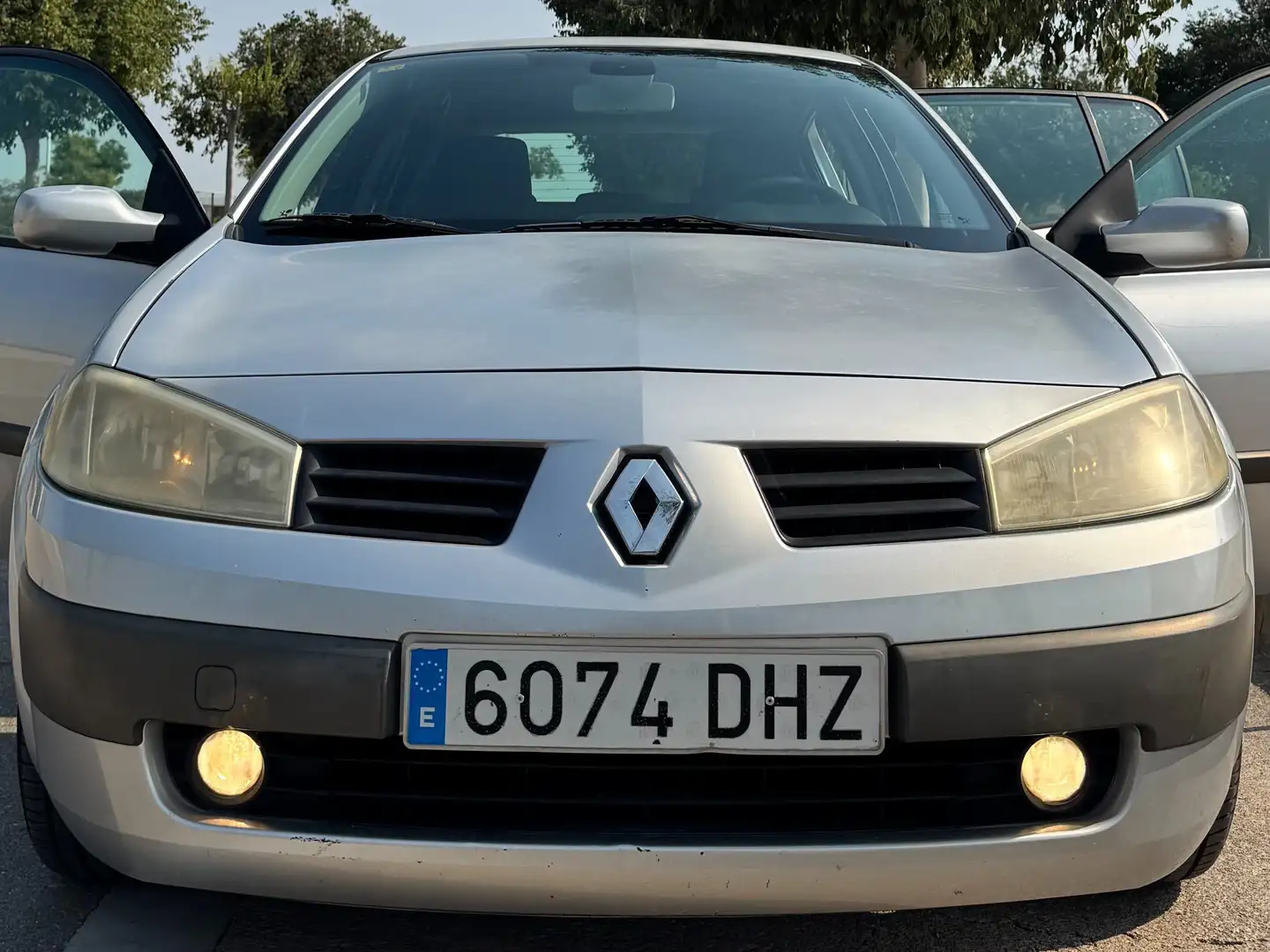 Renault Megane Mégane1.4 Confort Authentique Plateado - 2