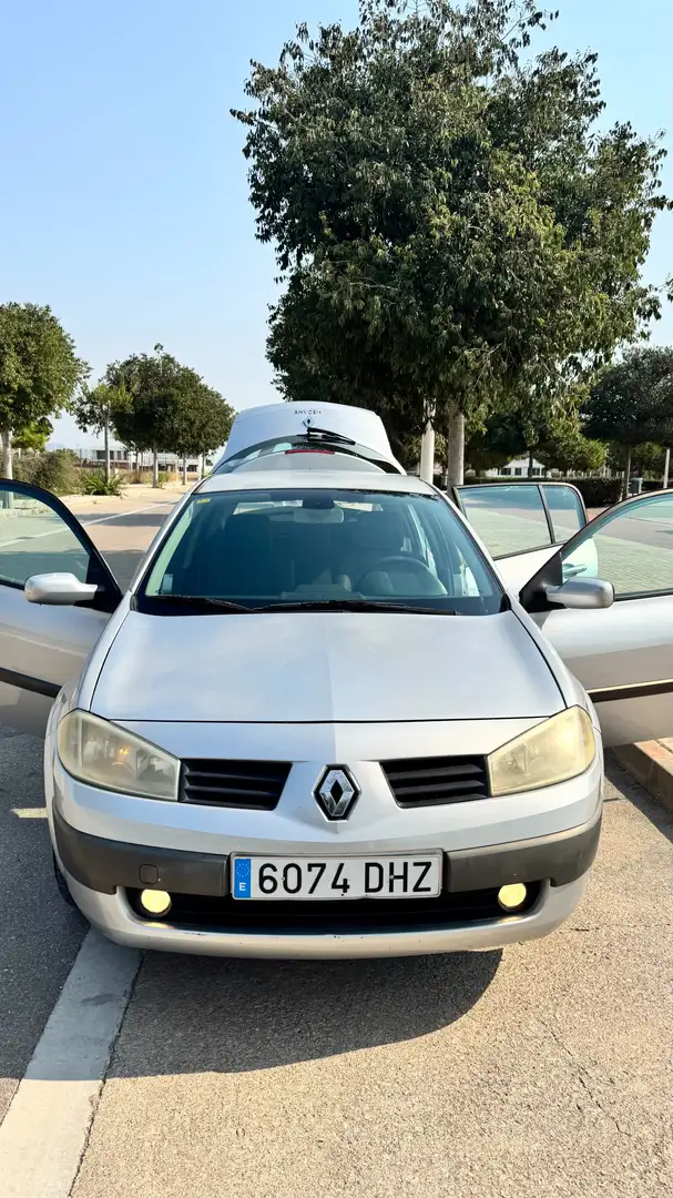 Renault Megane Mégane1.4 Confort Authentique Plateado - 1