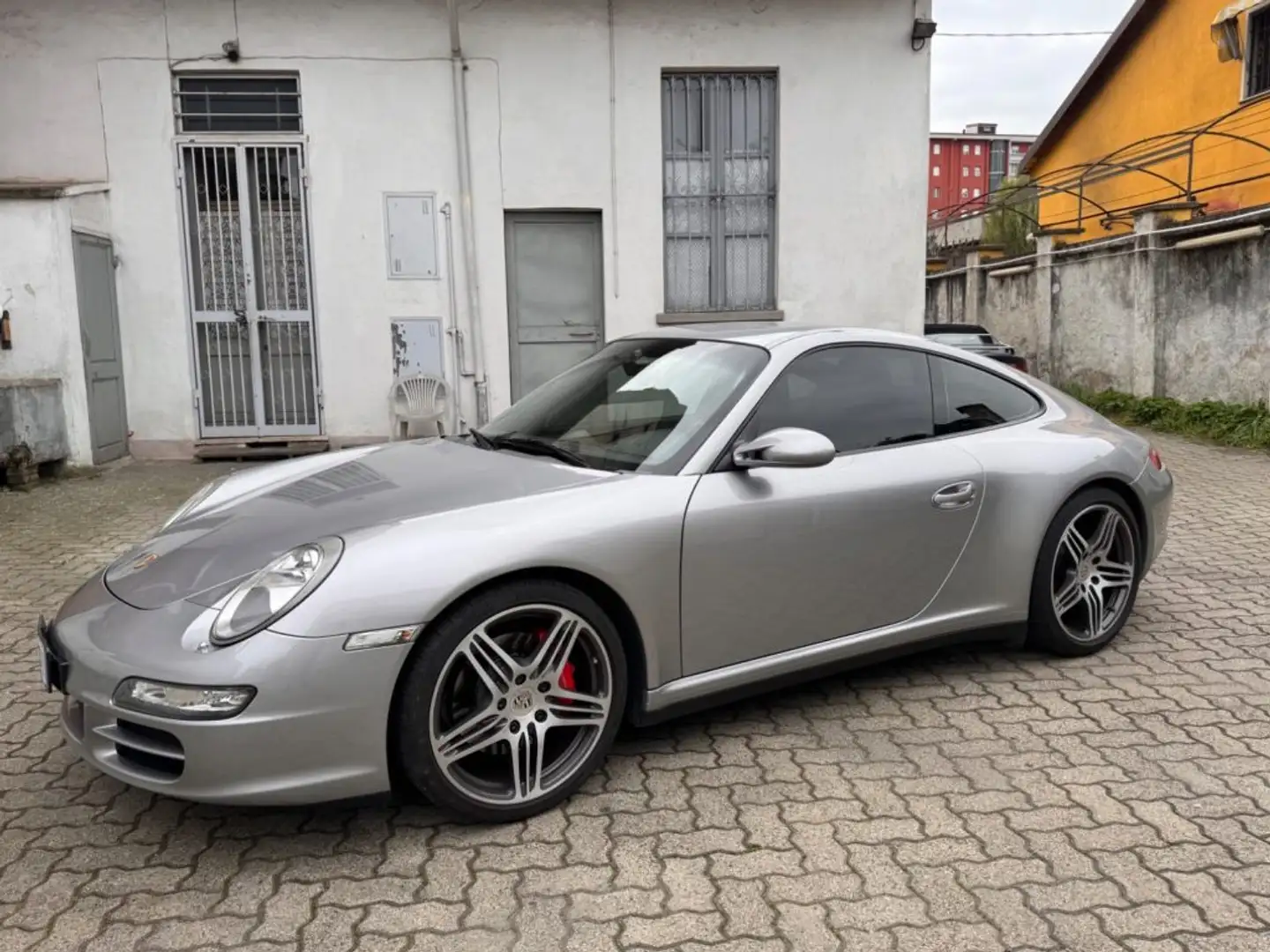Porsche 911 Carrera 4S Coupé Grigio - 2