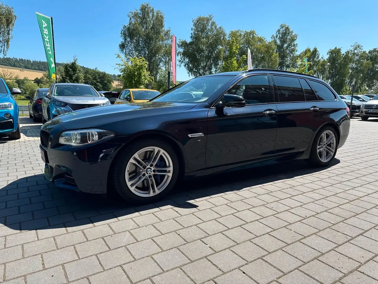 BMW 550 d Touring xDrive/NAVI-PROF/LED/HUD/H&K/CAM/ Noir - 1