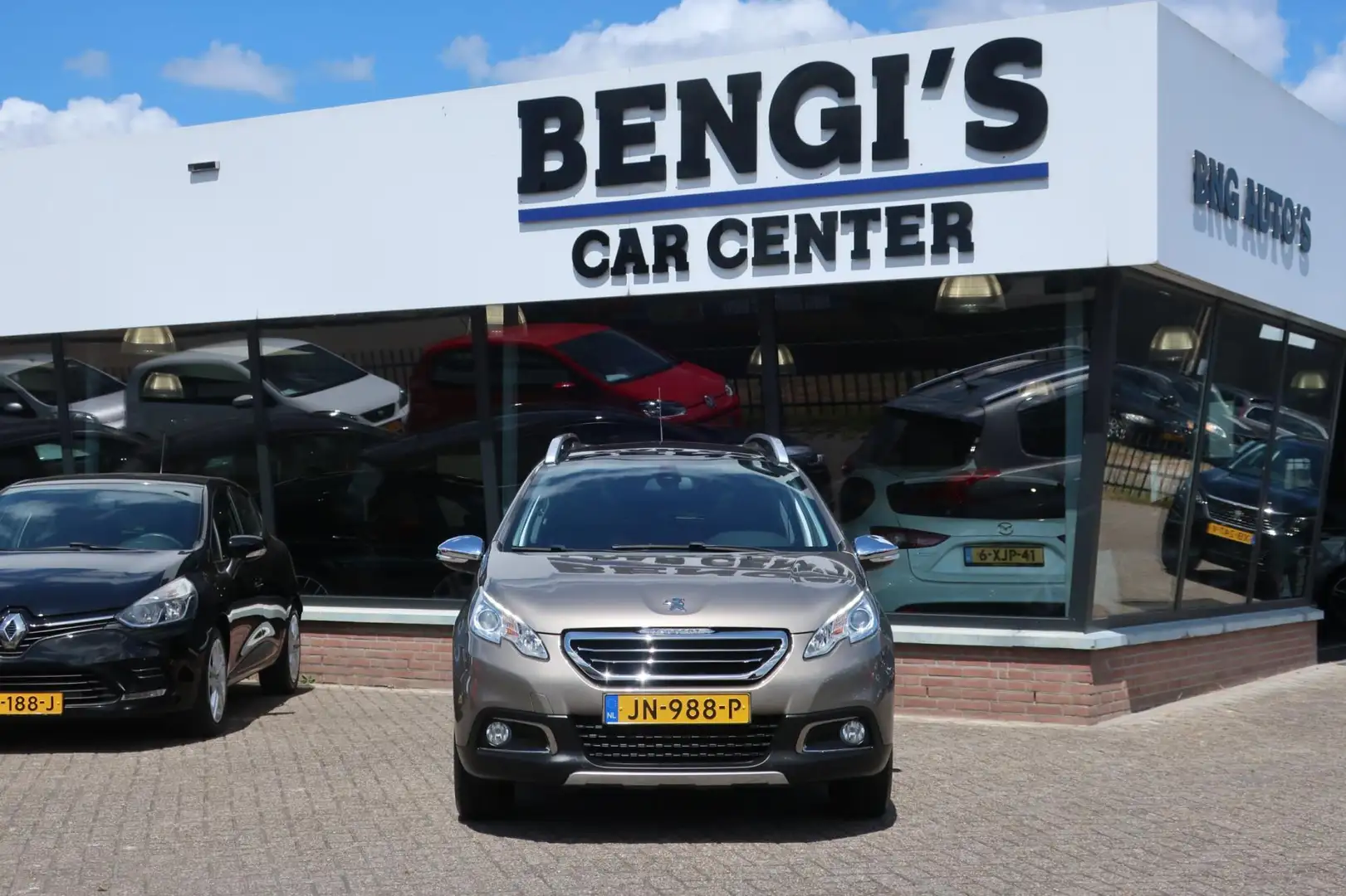 Peugeot 2008 1.2 PureTech Allure 1e EIG_LED_PANO_1/2 LEDER_NAVI Grijs - 2