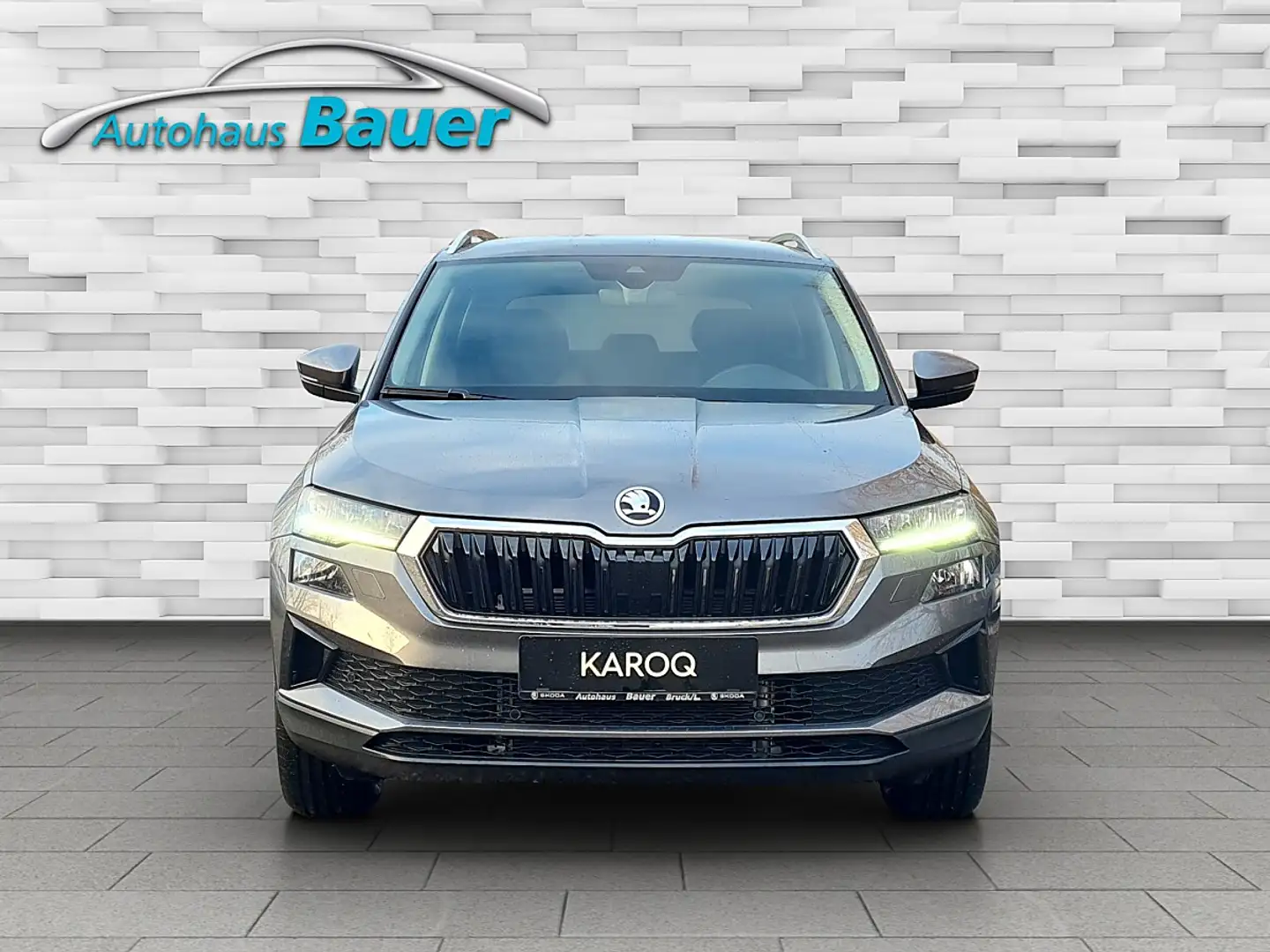 Skoda Karoq 1,5 TSI ACT DSG Selection Grau - 2
