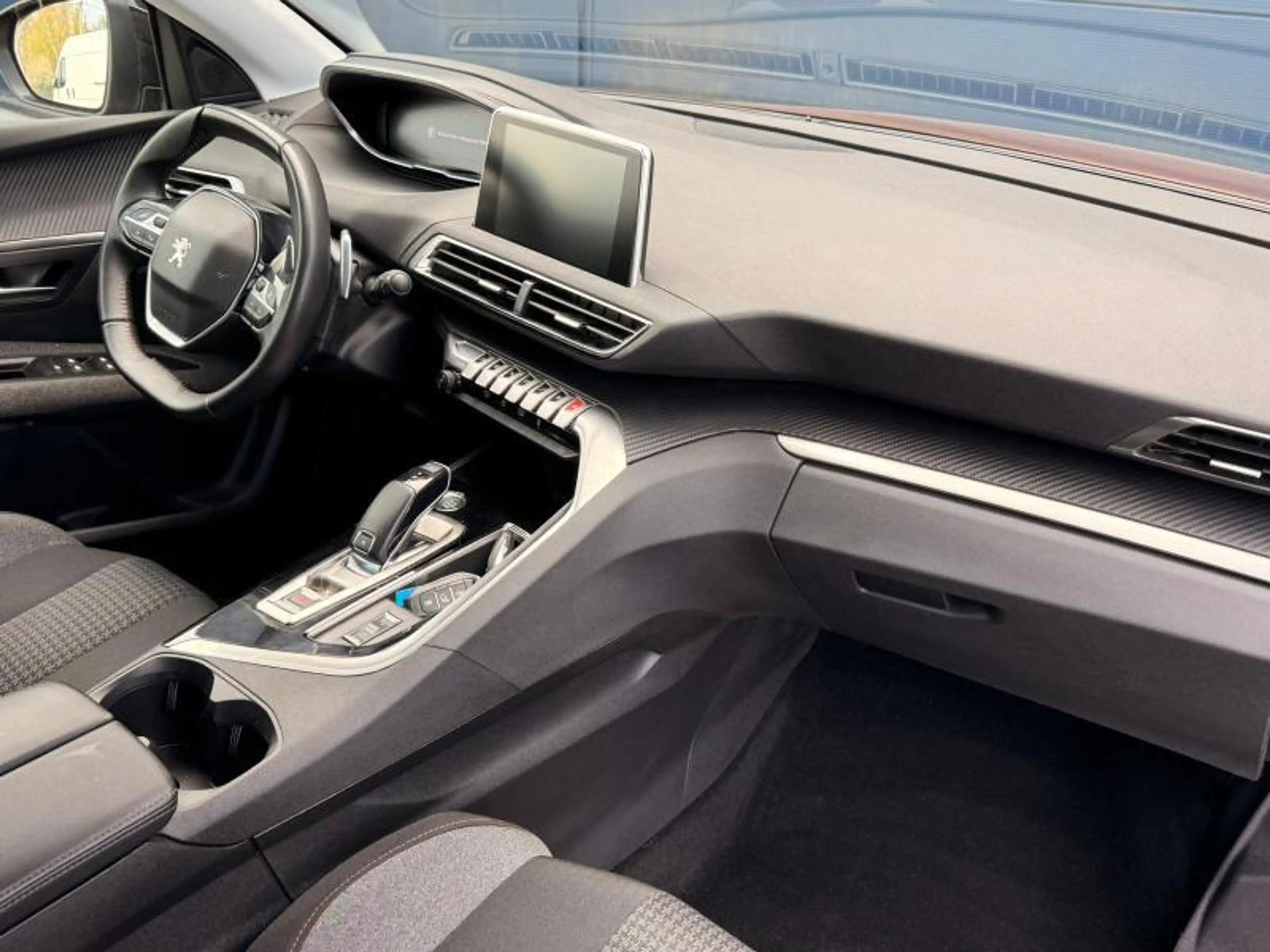 Peugeot 5008 Active — photo 2
