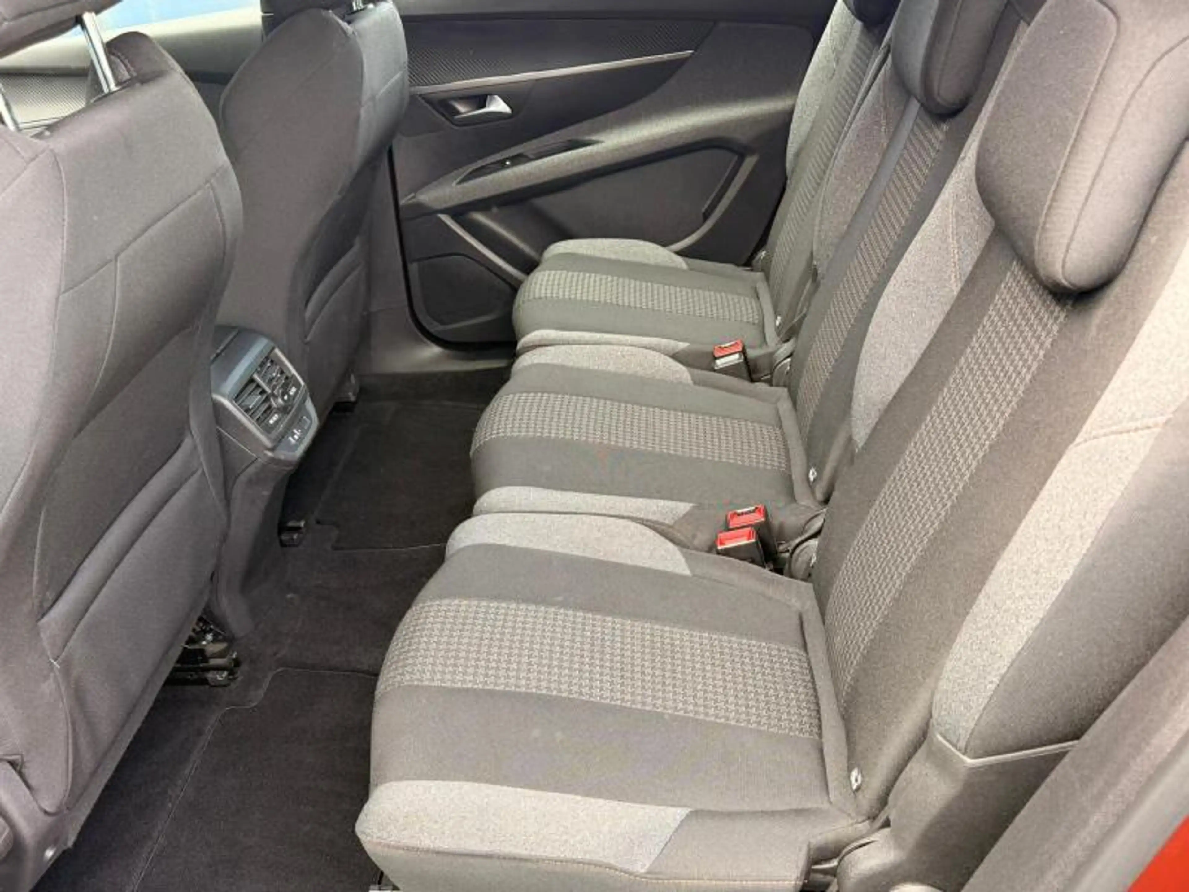 Peugeot 5008 Active — photo 8