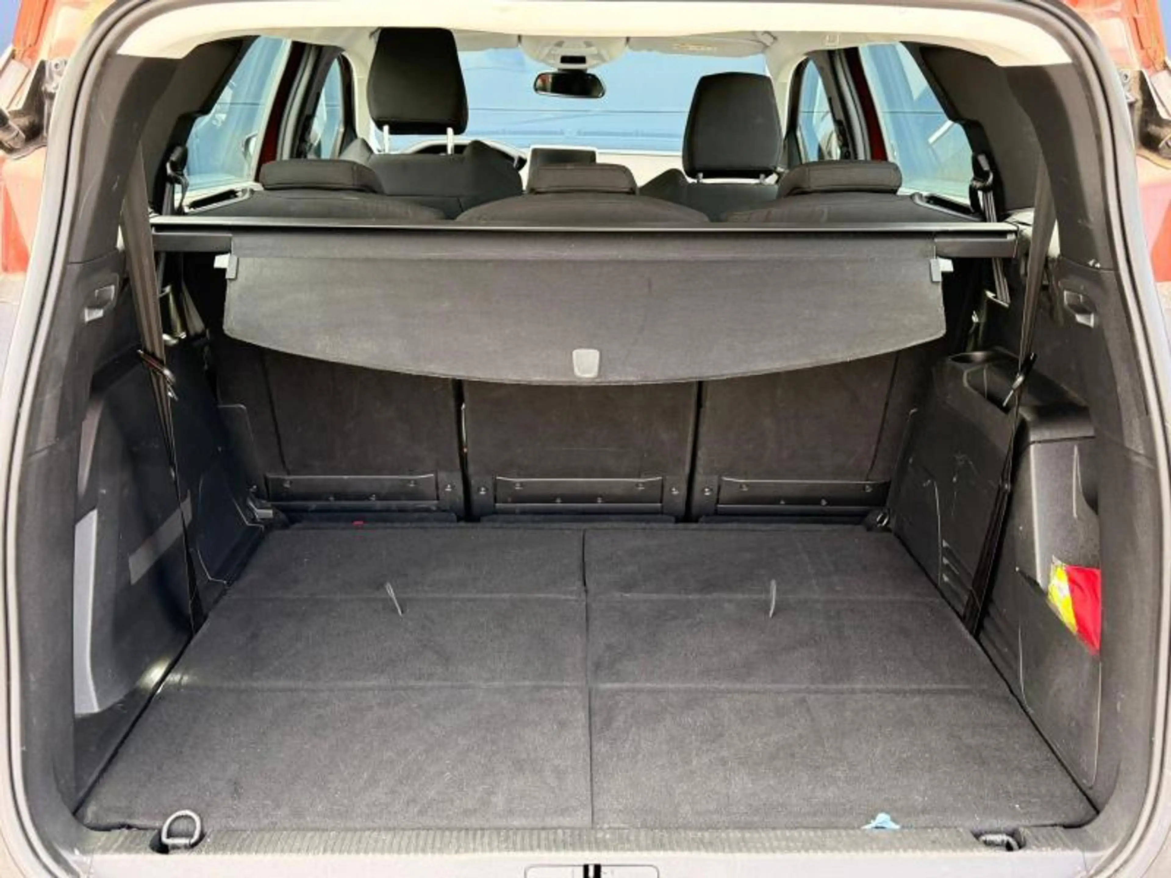 Peugeot 5008 Active — photo 9