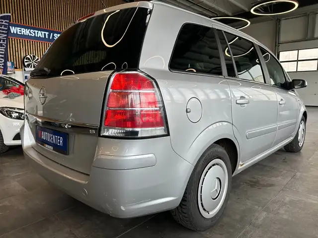 Opel Zafira view 2