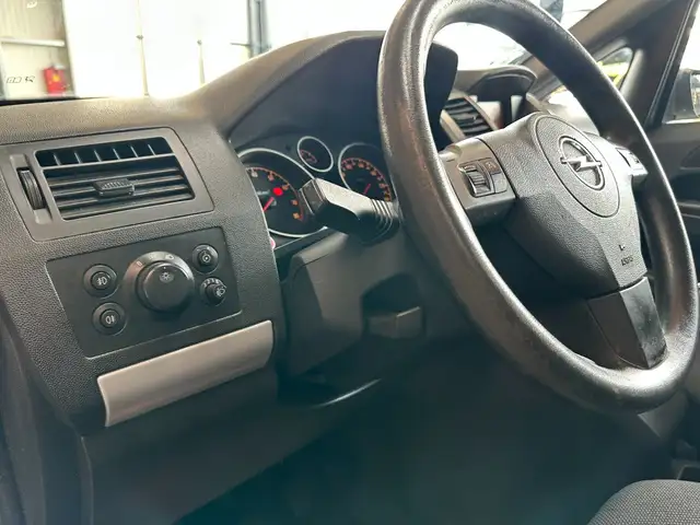 Opel Zafira view 11