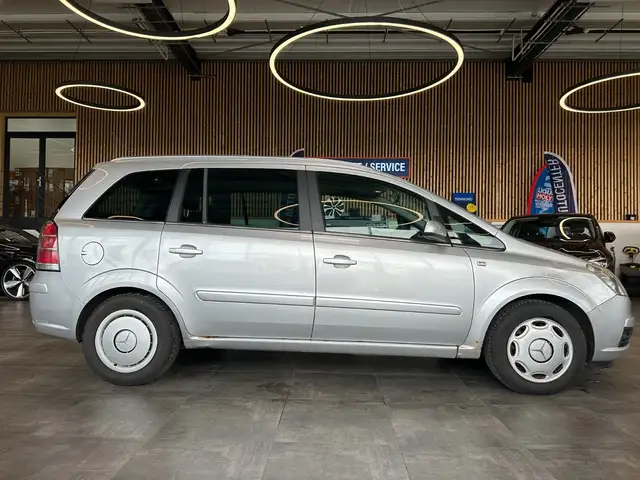 Opel Zafira view 16