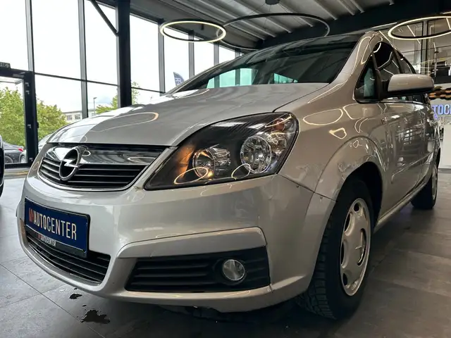 Opel Zafira view 4