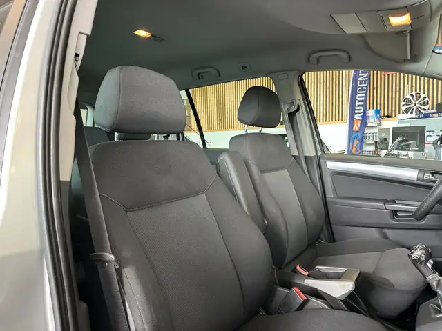 Opel Zafira view 8