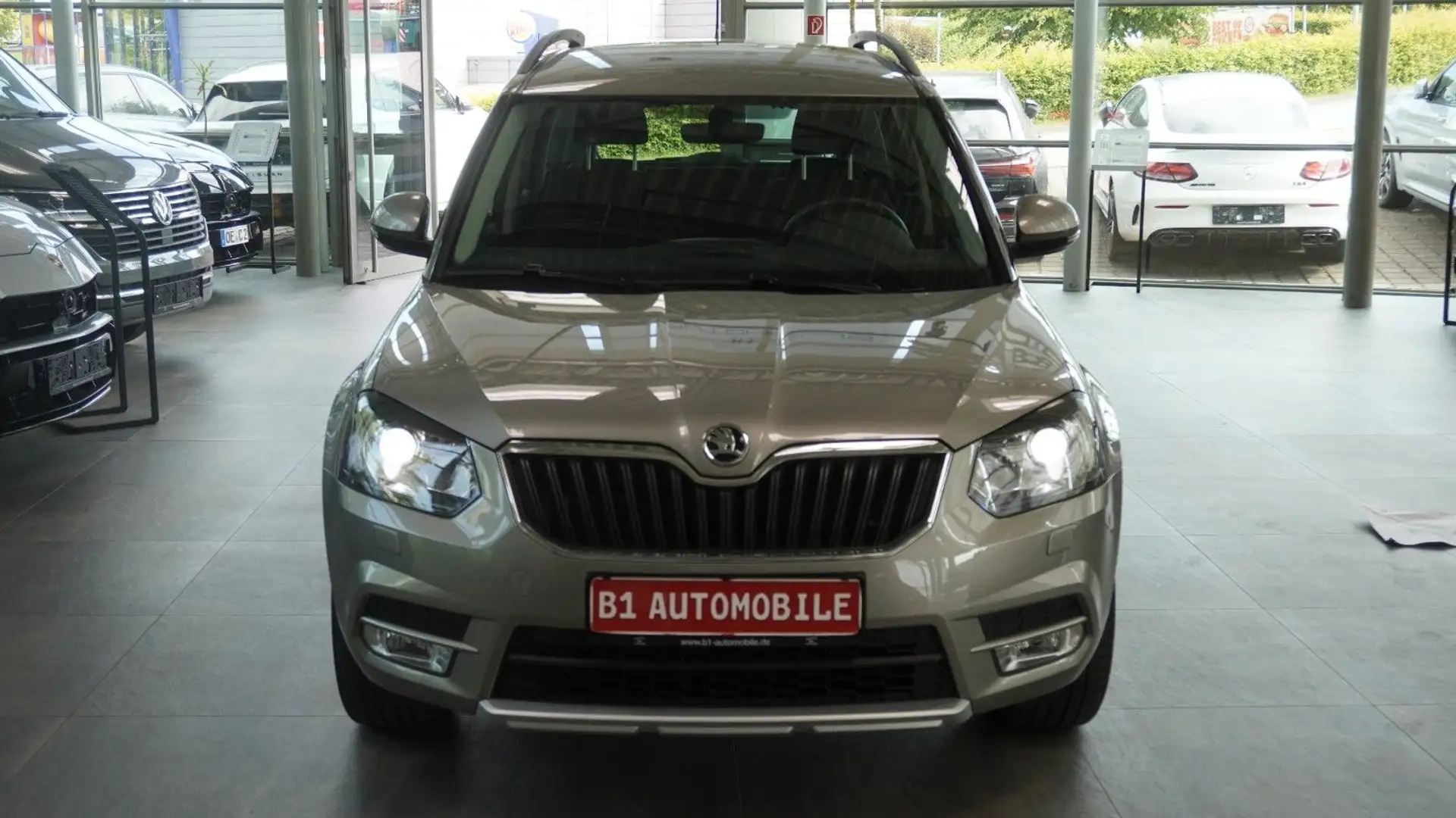 Skoda Yeti Drive 4x4*BI-XENON*DAB*KAM*NAVI*1 HAND* Beige - 2