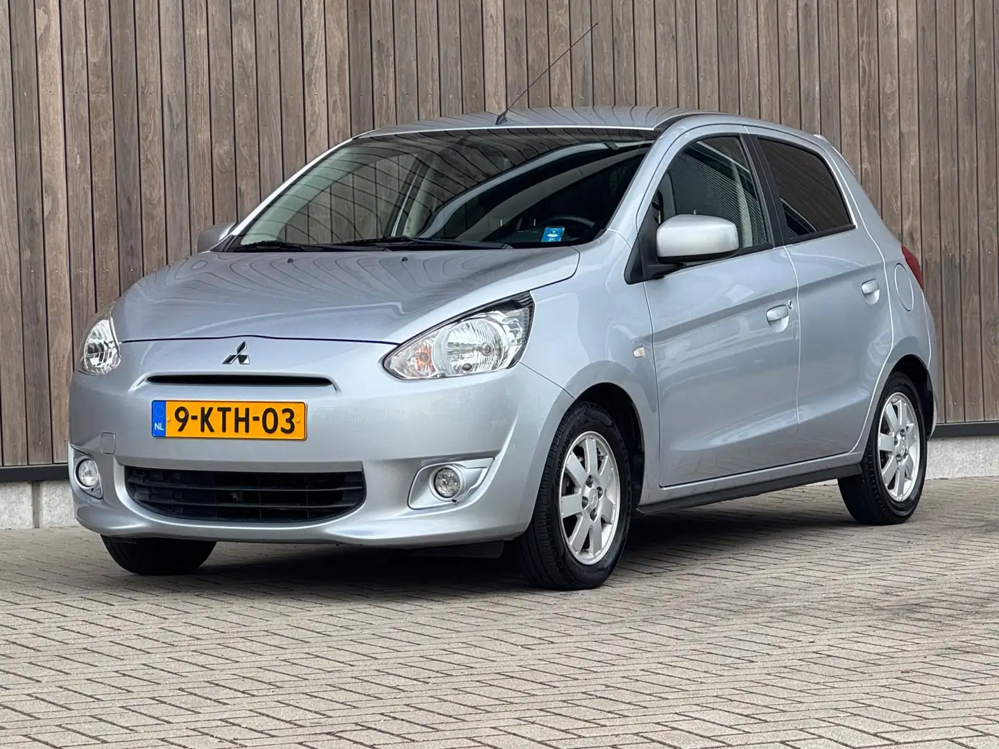 Mitsubishi Space Star 1.0 Intense / Clima / Start-Stop / LM / Gris - 2