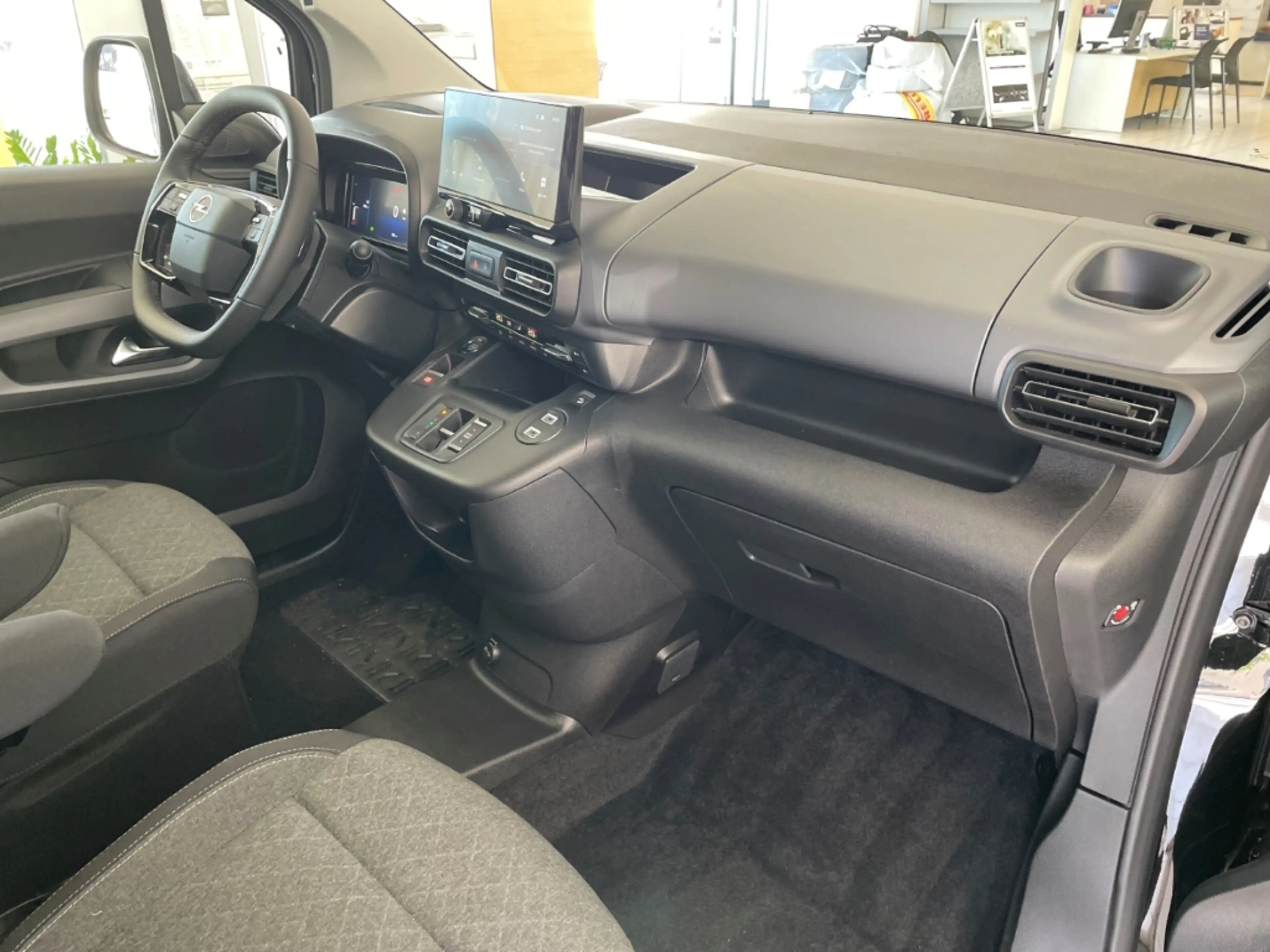 Opel Combo Life GS Navi+LED+ACC+CarPlay+DAB+SHZ+LHZ — photo 9