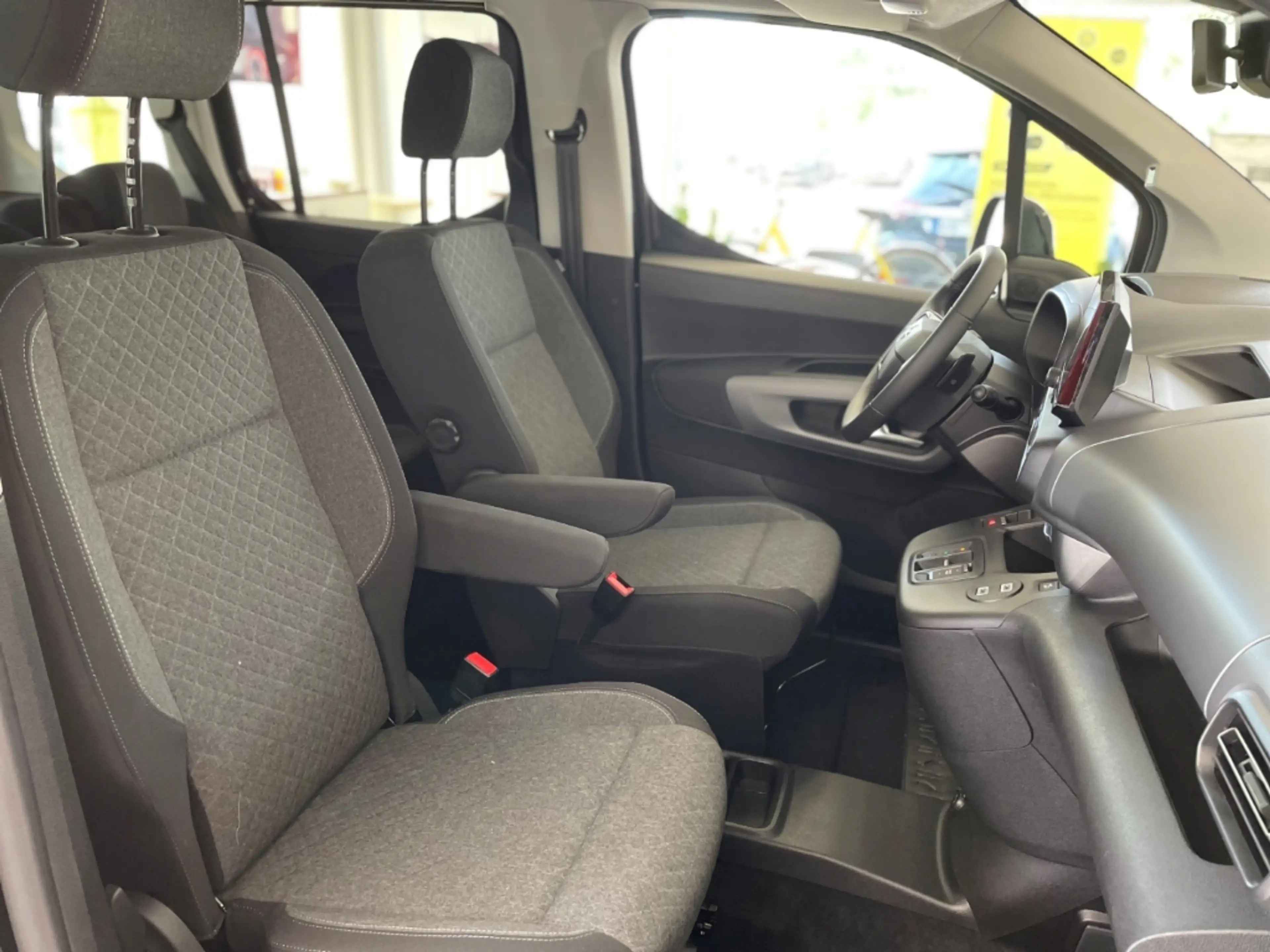 Opel Combo Life GS Navi+LED+ACC+CarPlay+DAB+SHZ+LHZ — photo 10