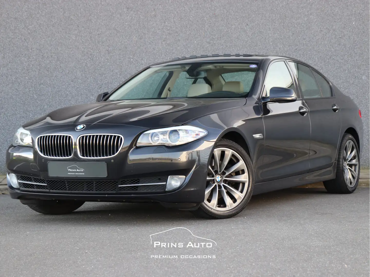 BMW 520 5-serie 520i High Executive |PANO|NAVI|LEDER|PDC|M Šedá - 1
