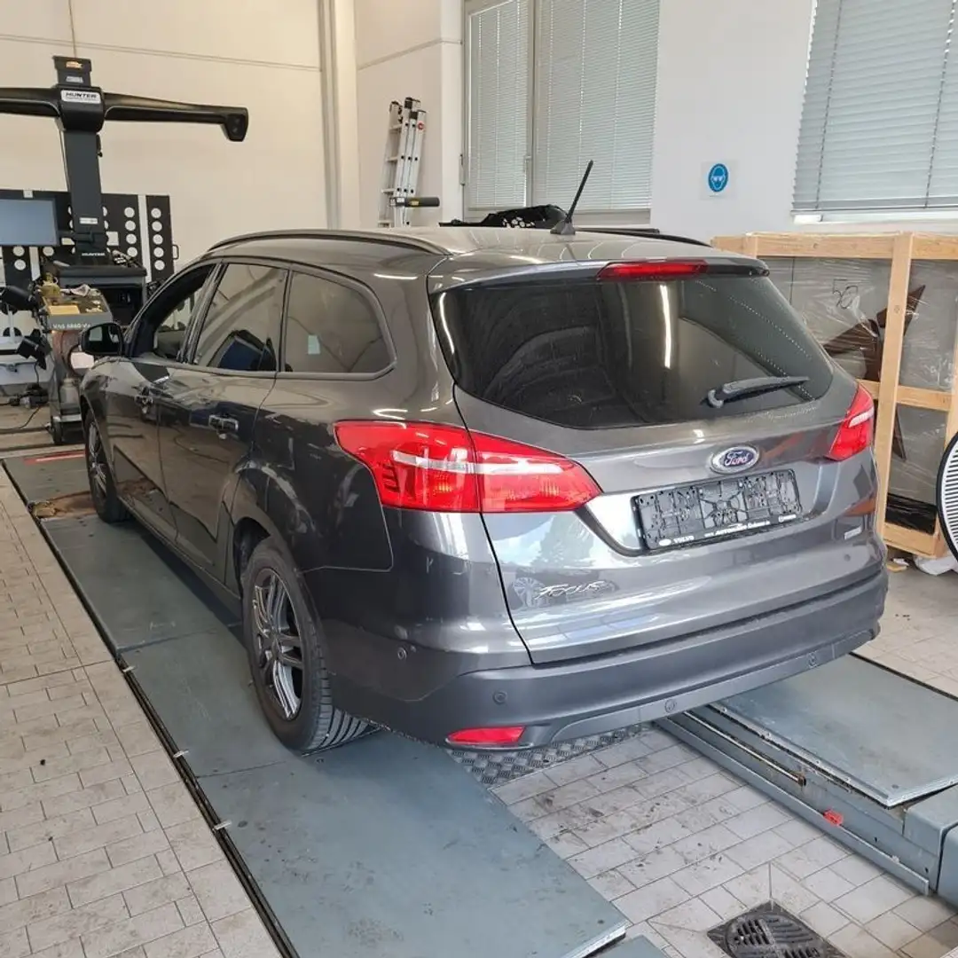 Ford Focus Turnier Business 1.0 ECO SHZ/NAVI/PDC/BT/ Grau - 2