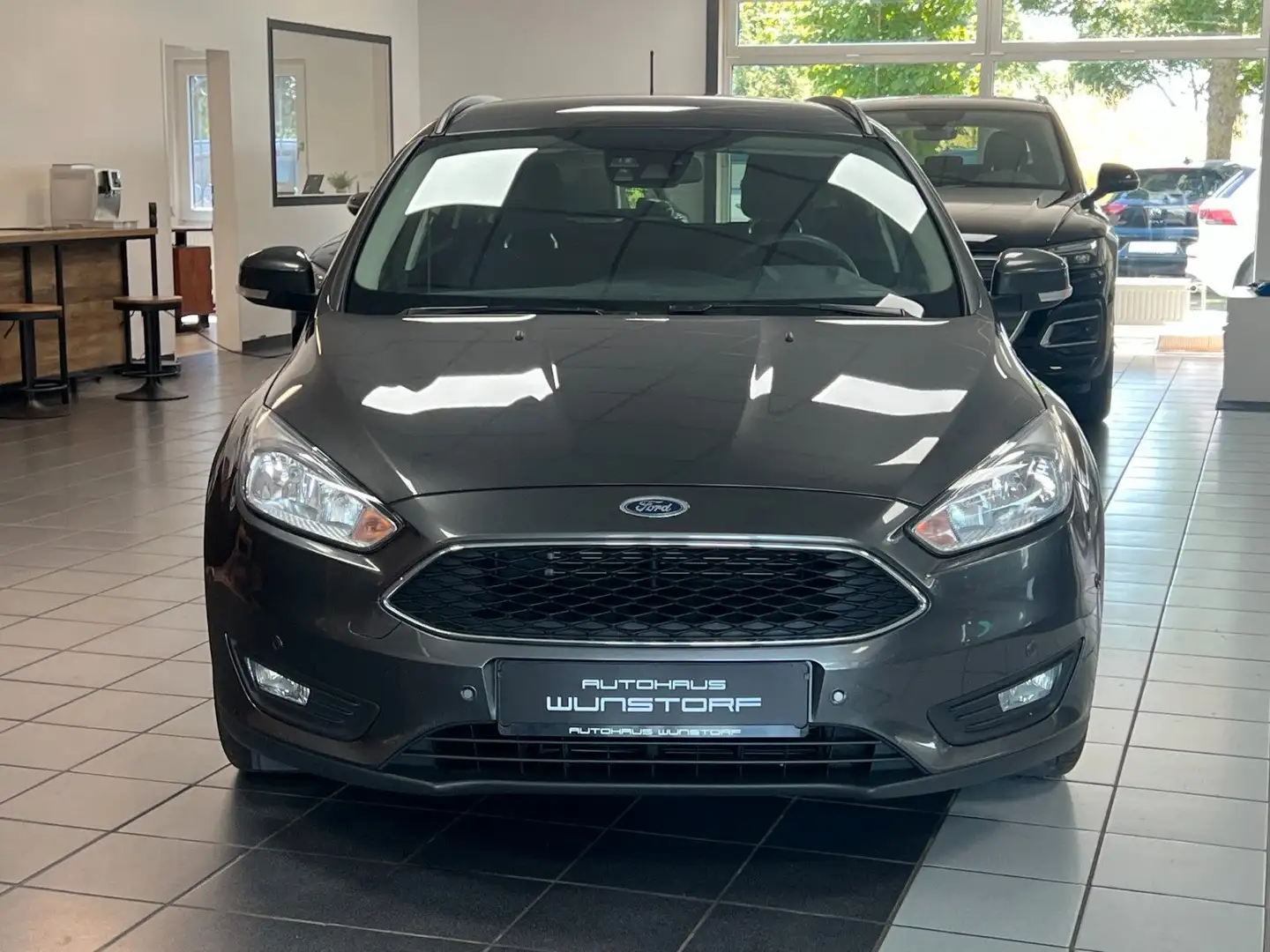 Ford Focus Turnier Business 1.0 ECO SHZ/NAVI/PDC/BT/ Grijs - 2