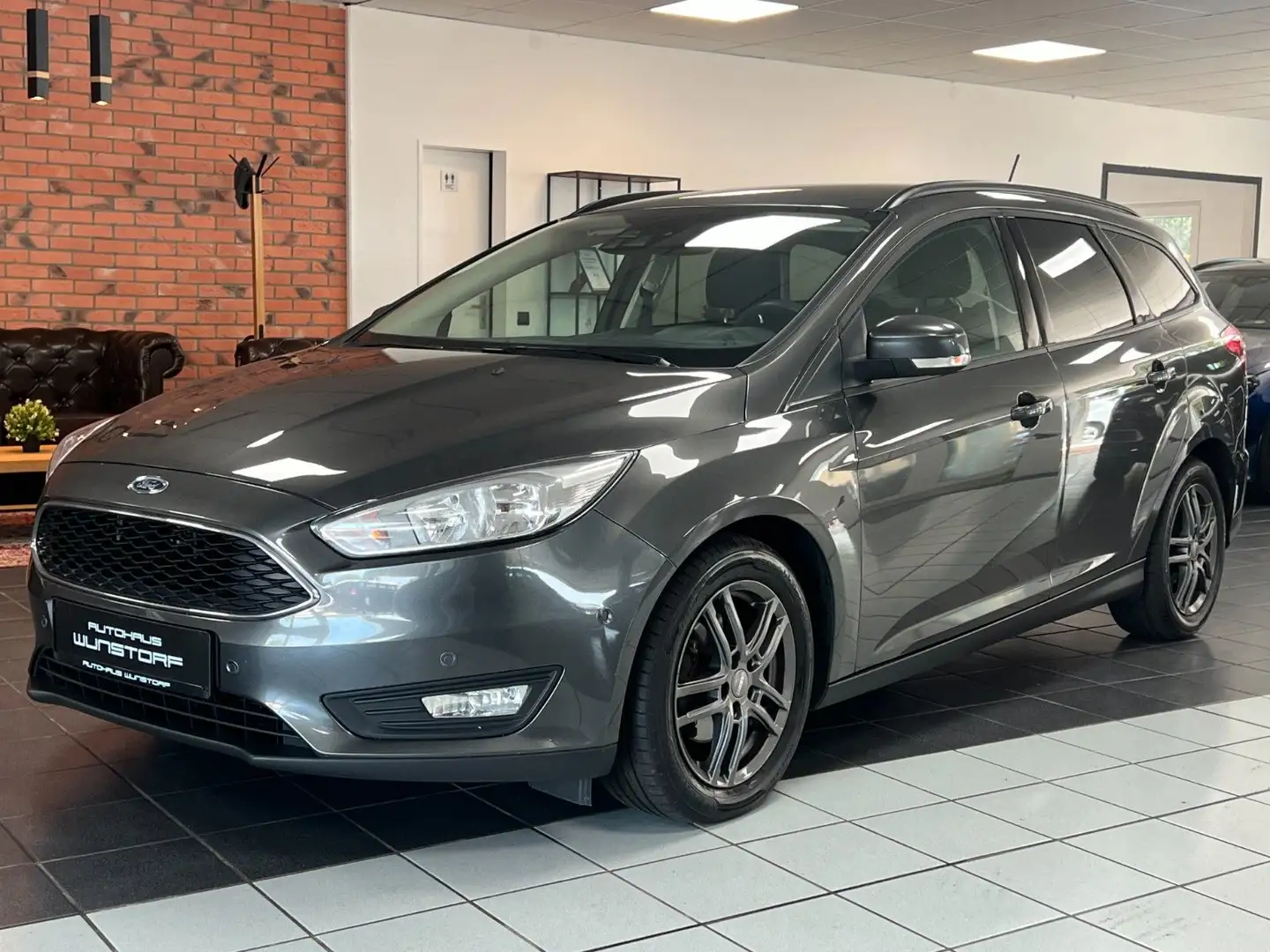 Ford Focus Turnier Business 1.0 ECO SHZ/NAVI/PDC/BT/ Grijs - 1