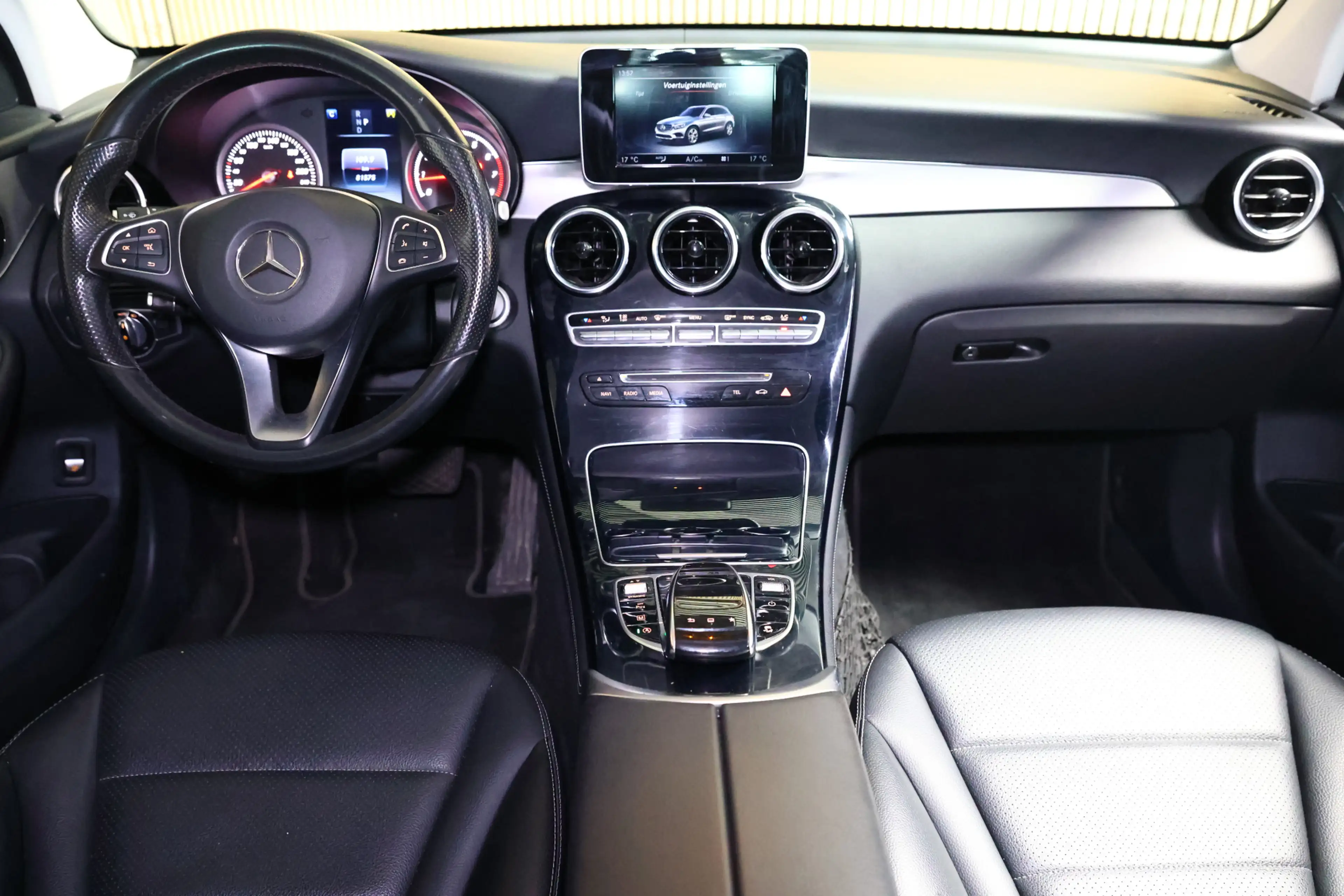 Mercedes-Benz GLC 250 4MATIC Sport Edition Premium Plus NAVI CLIMA CAMER — photo 2