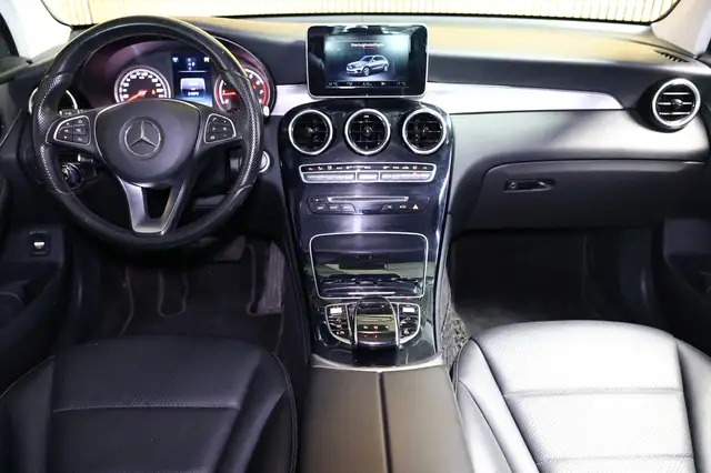 Mercedes-Benz GLC view 2