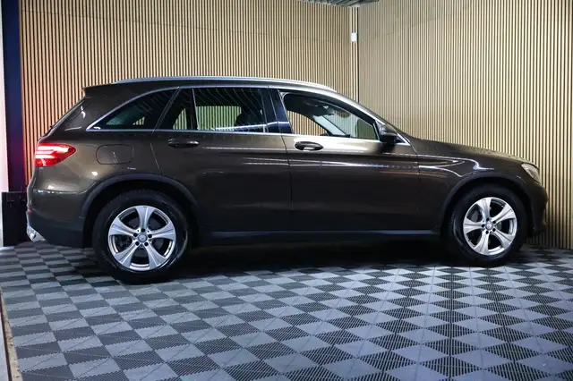 Mercedes-Benz GLC view 5