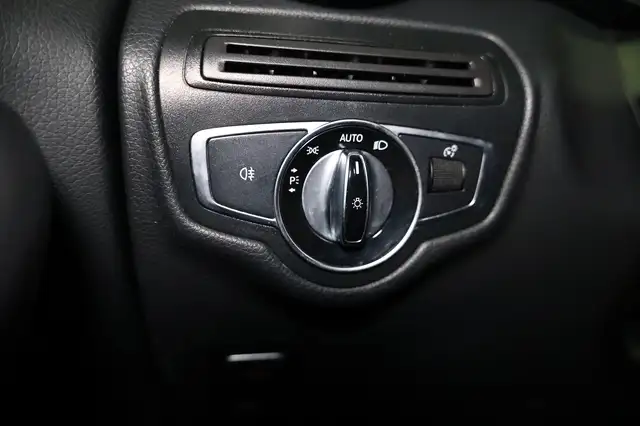 Mercedes-Benz GLC view 12
